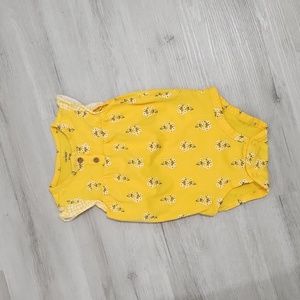 🌺 Adorable baby Carter's yellow bodysuit 🌺